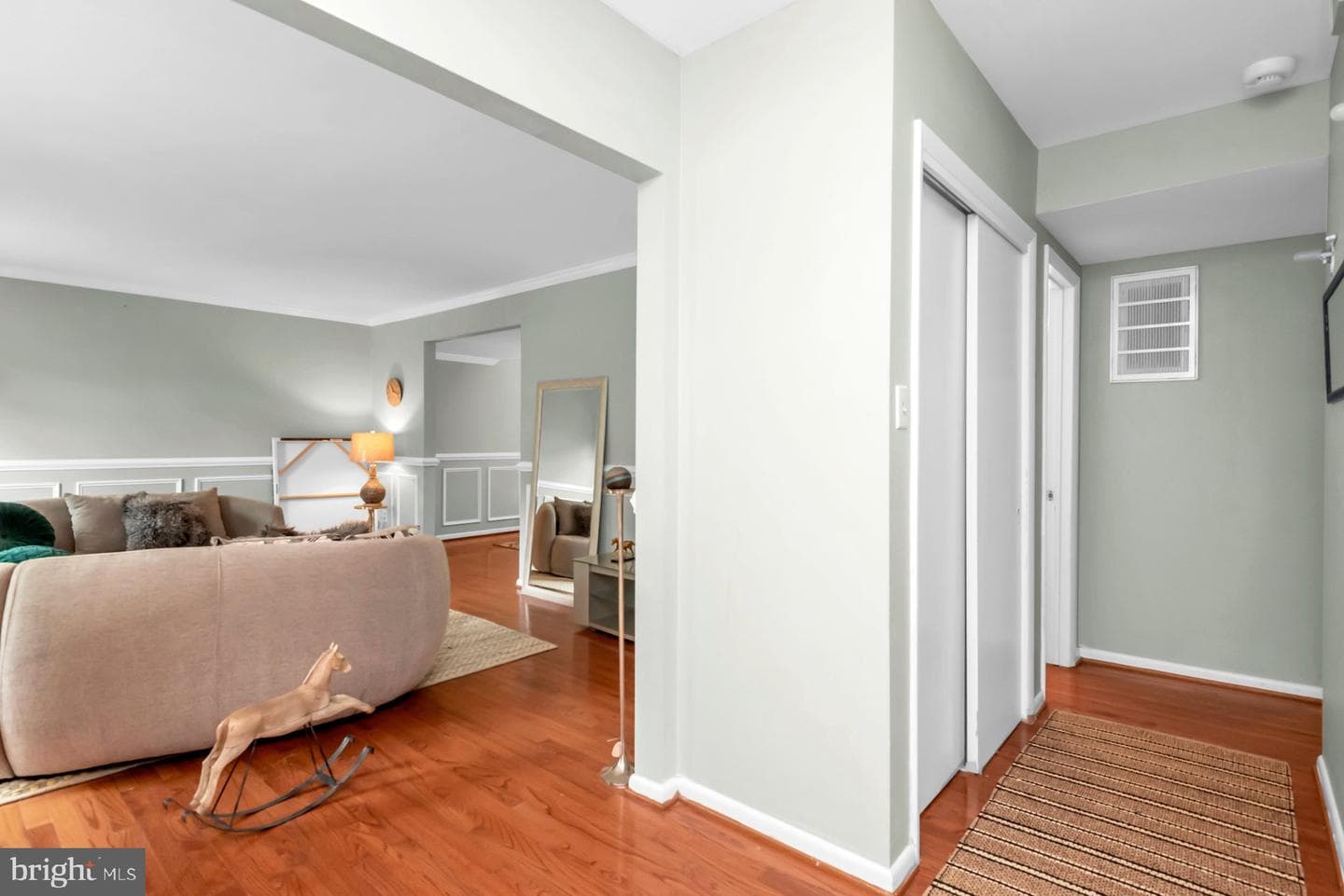 9805 Binyon Court photo 4