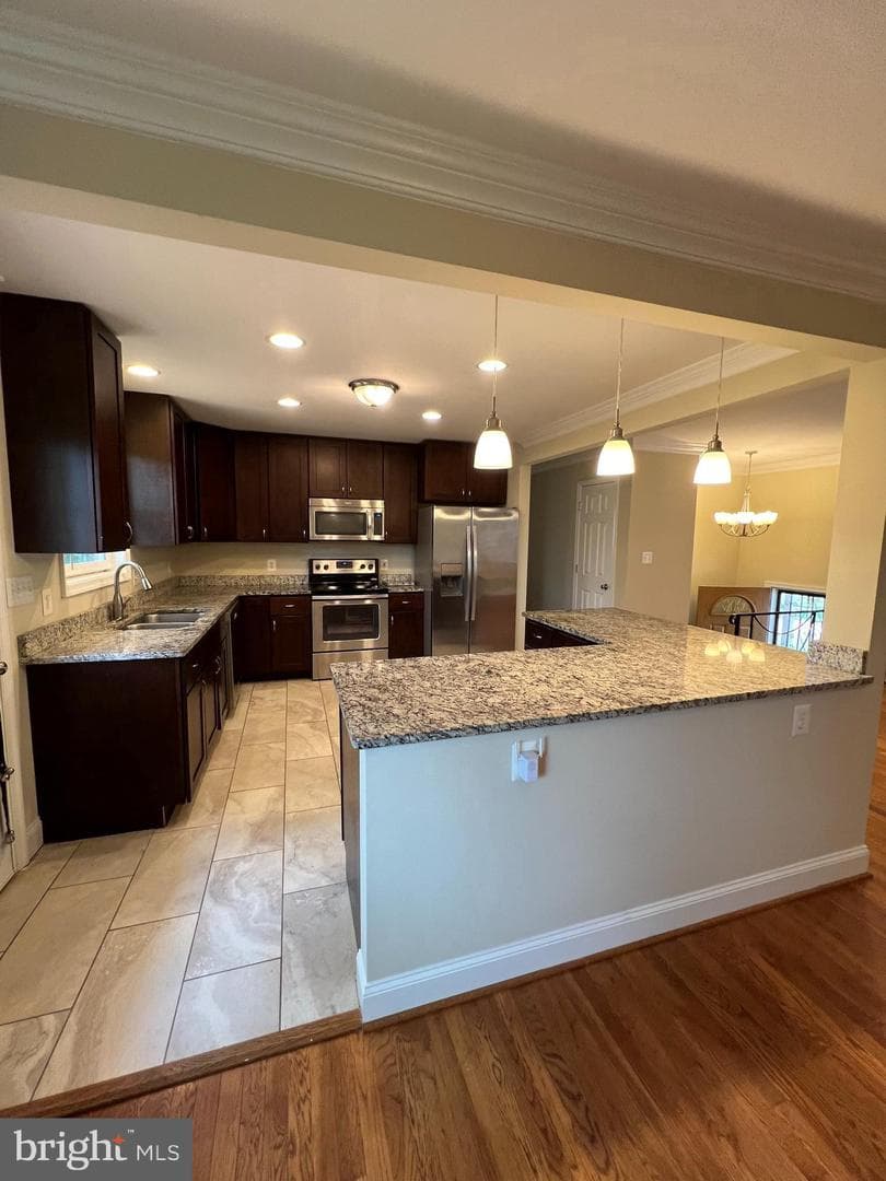 1811 Jarvis Avenue photo 10