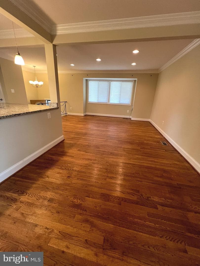 1811 Jarvis Avenue photo 11