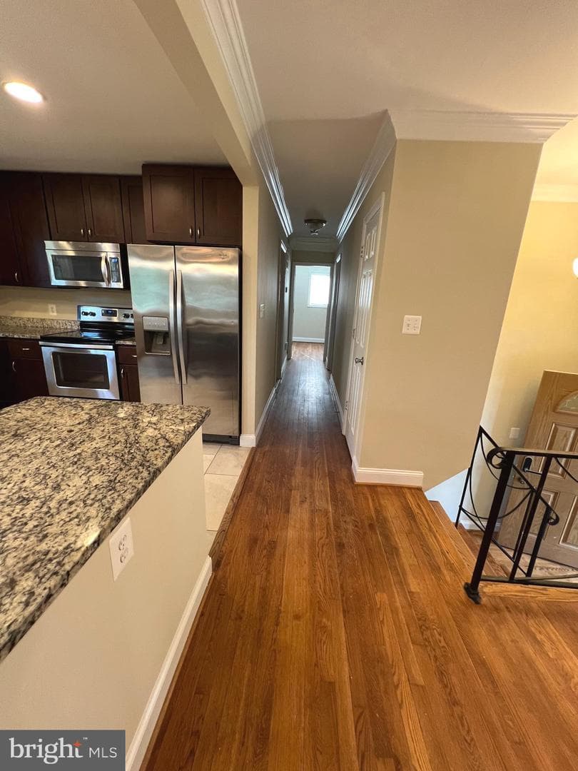 1811 Jarvis Avenue photo 12