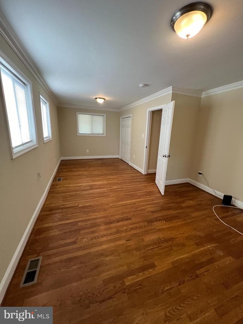 1811 Jarvis Avenue photo 16