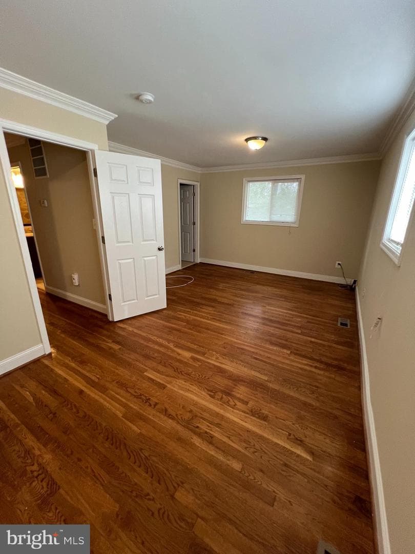 1811 Jarvis Avenue photo 17