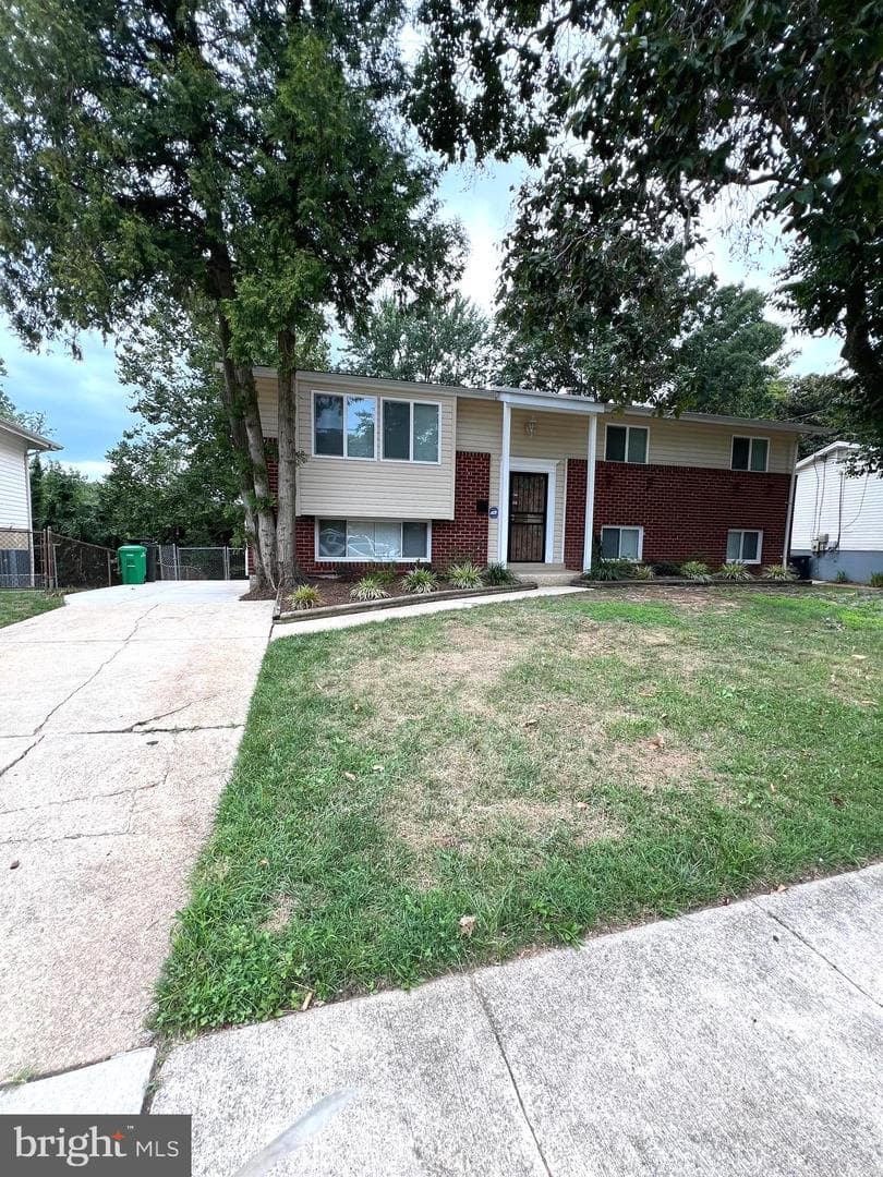 1811 Jarvis Avenue photo 3