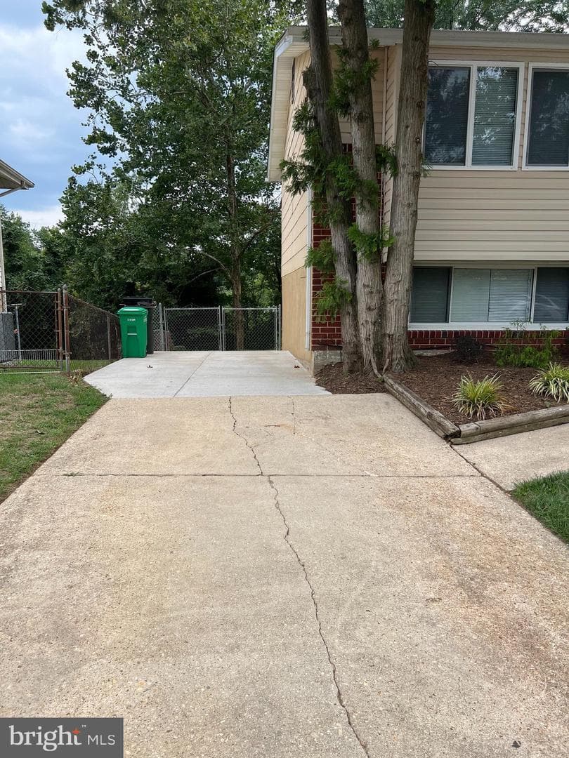 1811 Jarvis Avenue photo 4