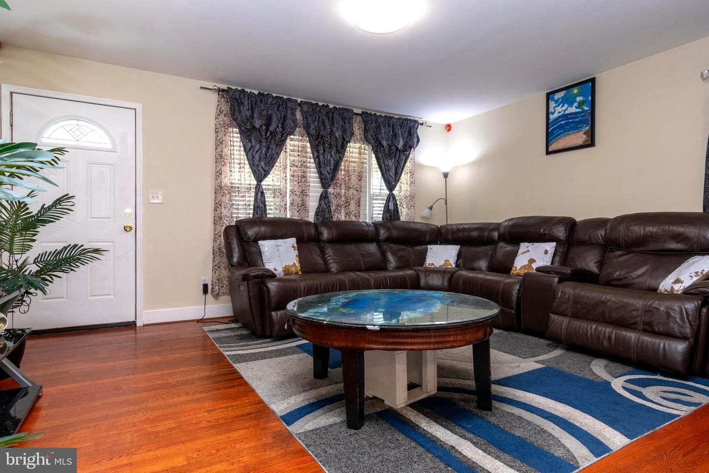 6715 Lamont Drive photo 4
