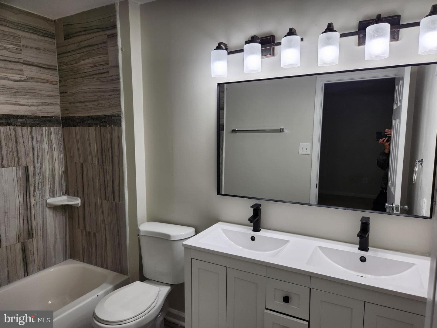 833 English Chestnut Drive photo 22