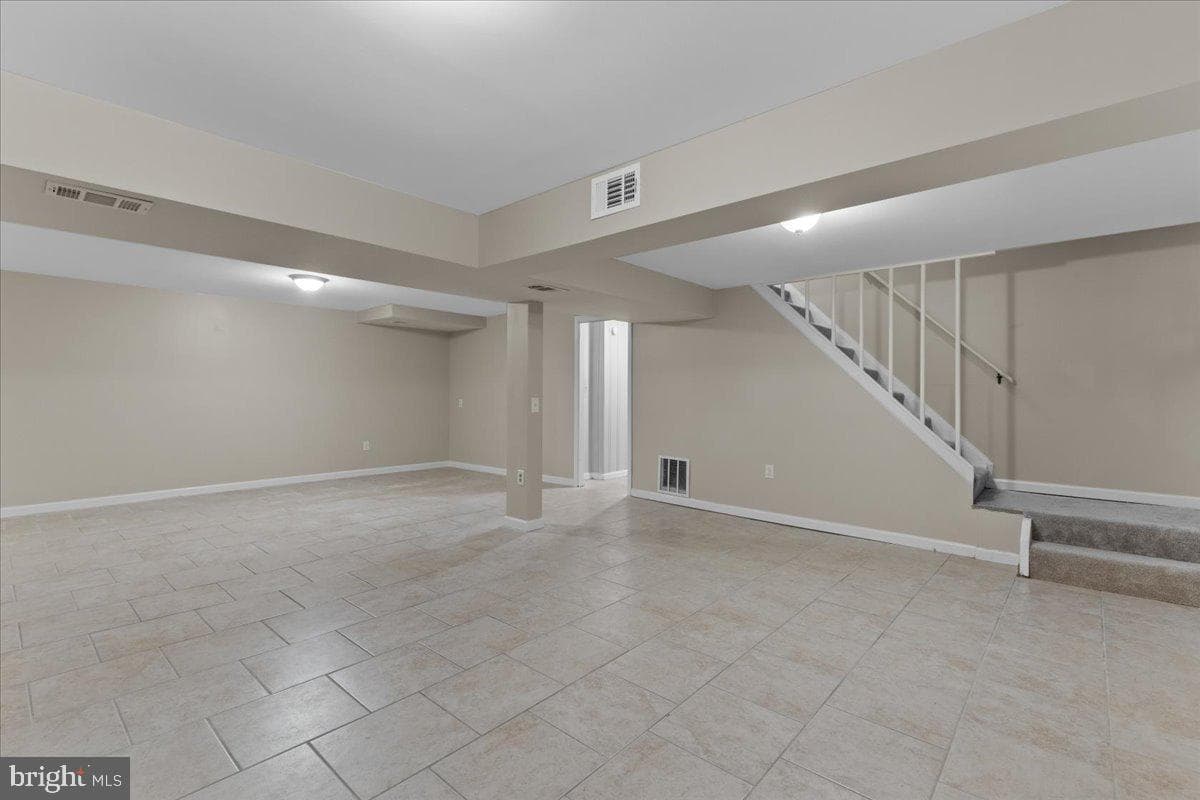 7304 Cloverdale Drive photo 9