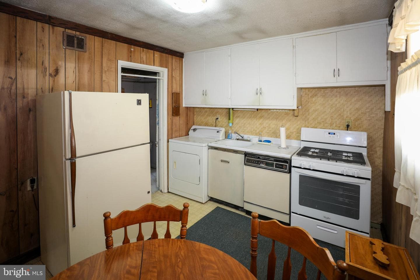 2715 Overdale Place photo 4