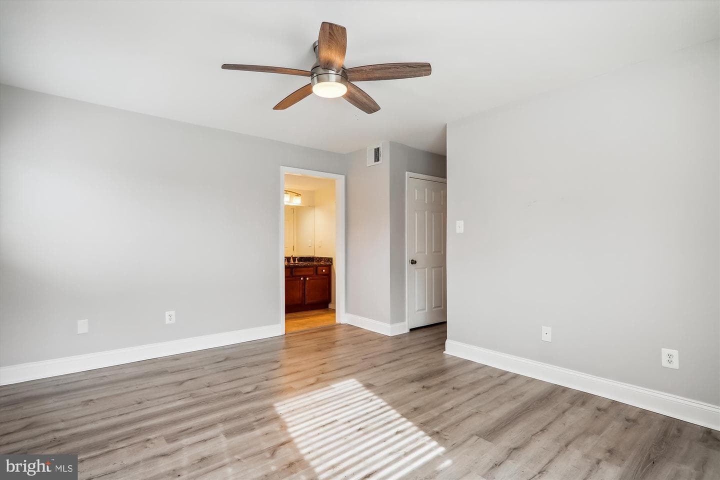 10218 Prince Place #10-T5 photo 11