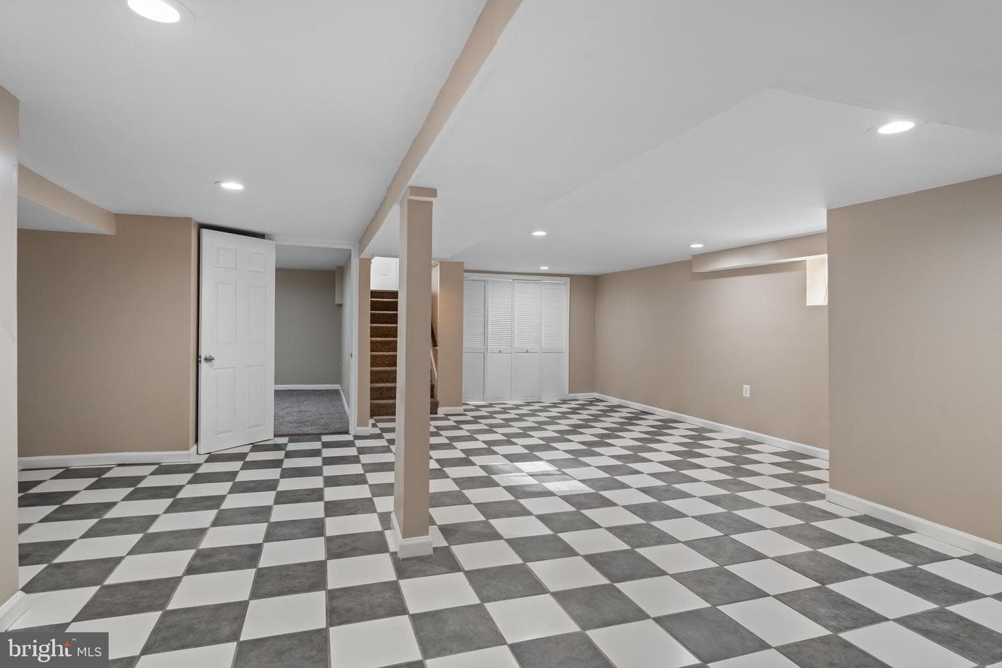 6321 Foster Street photo 45