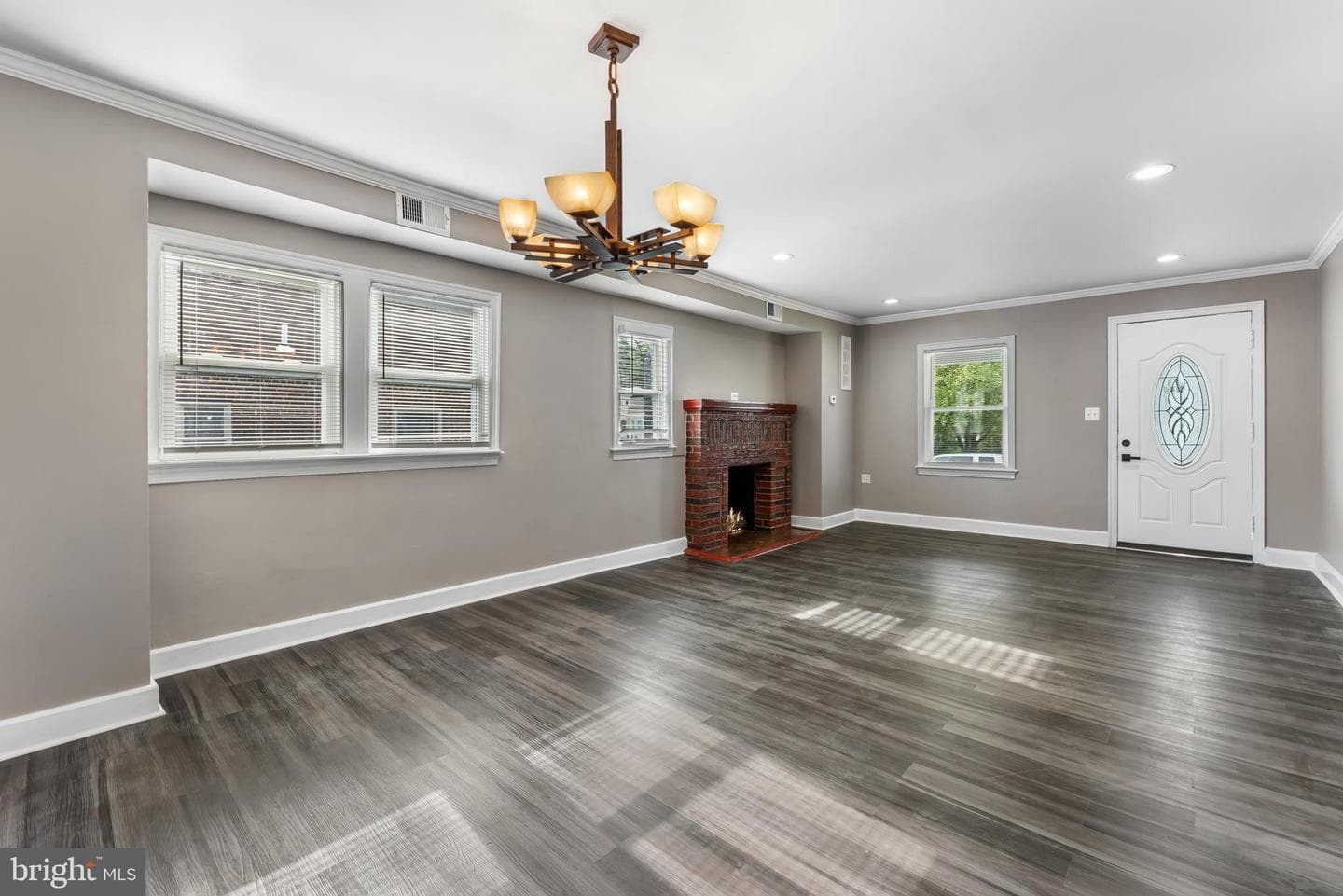 6321 Foster Street photo 7