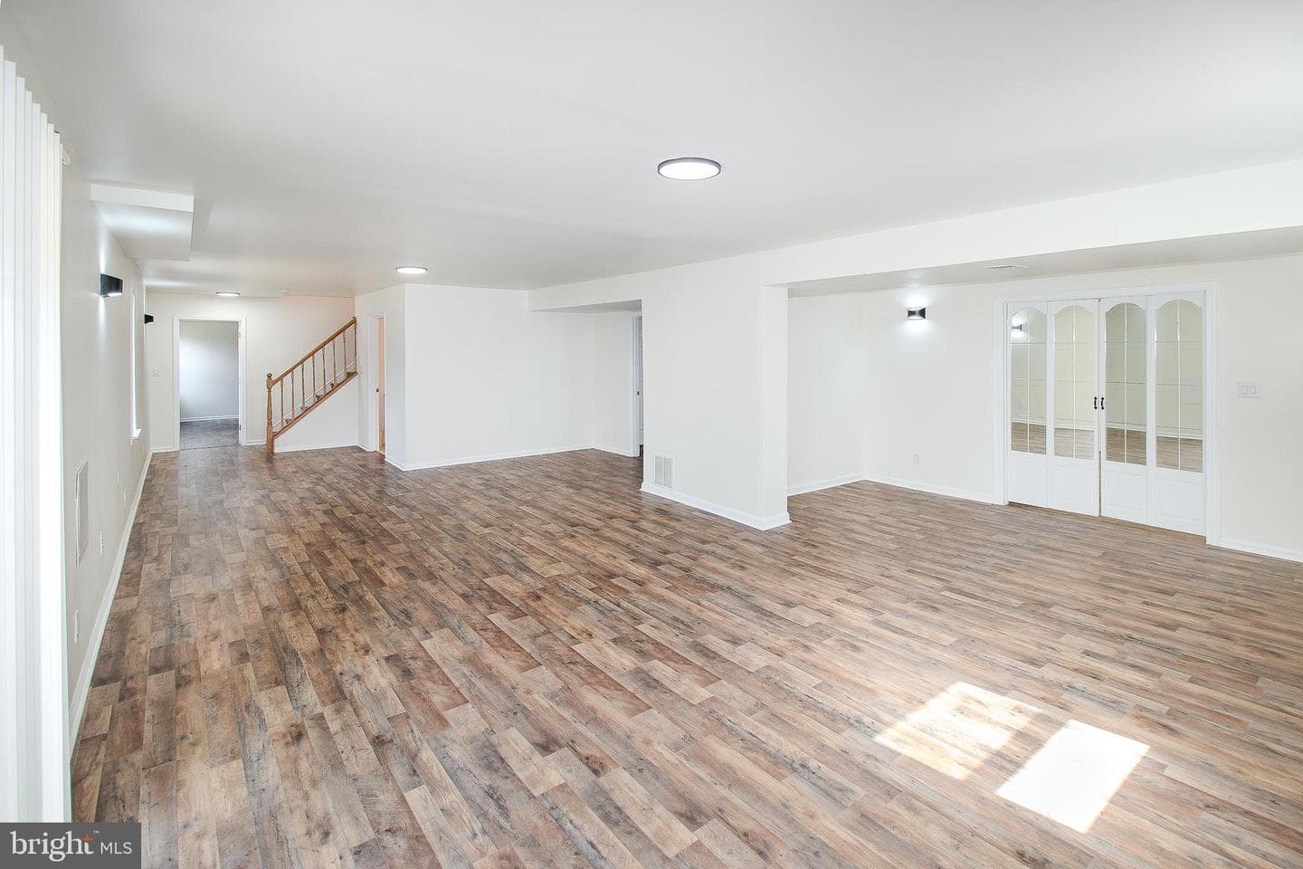 909 Amer Drive photo 32