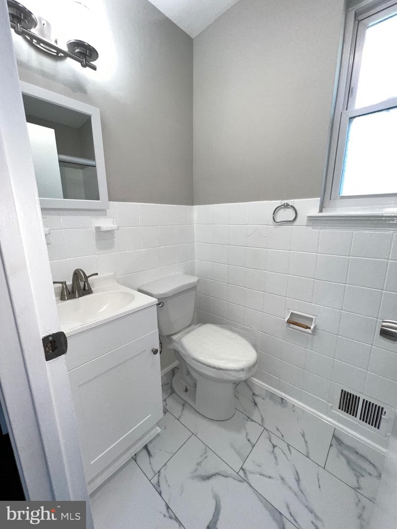 7112 Adelphi Road photo 12