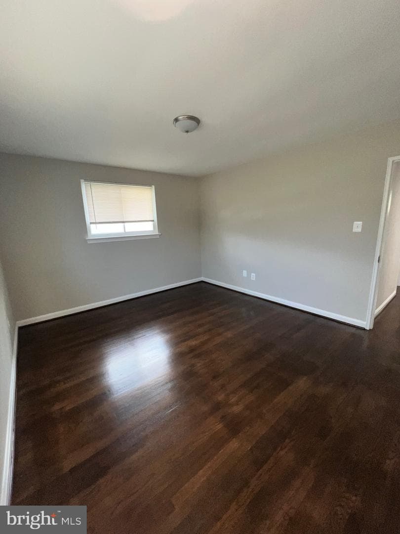 7112 Adelphi Road photo 14