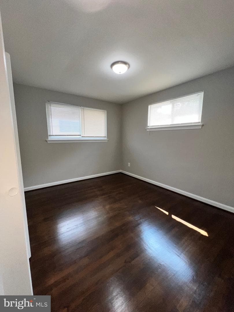 7112 Adelphi Road photo 16