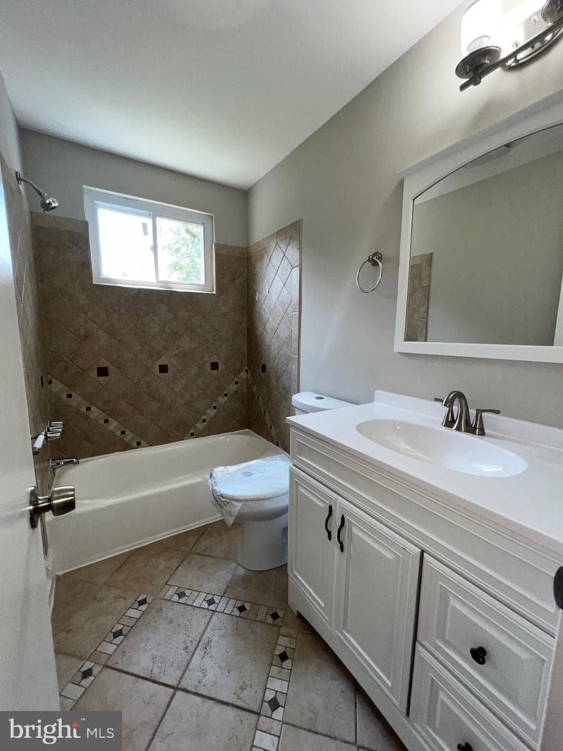 7112 Adelphi Road photo 17