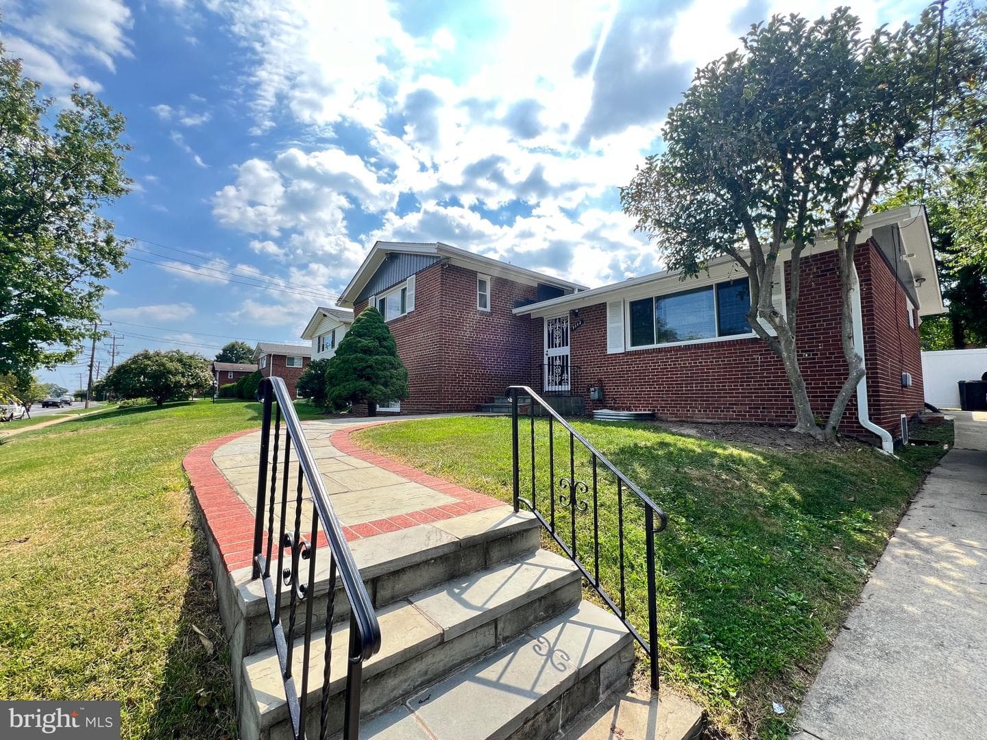 7112 Adelphi Road photo 2