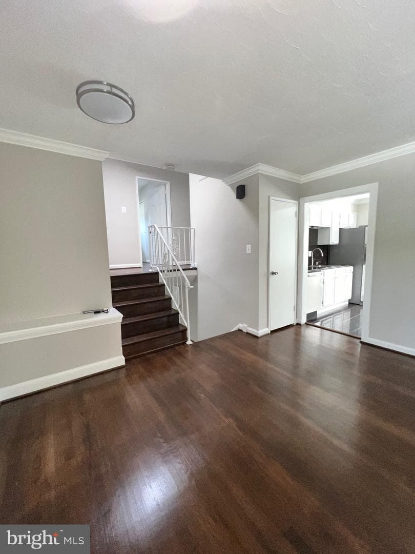 7112 Adelphi Road photo 6