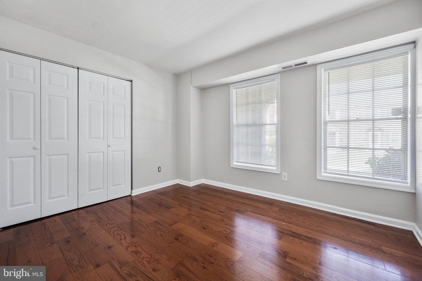 7946 Lakecrest Drive photo 11