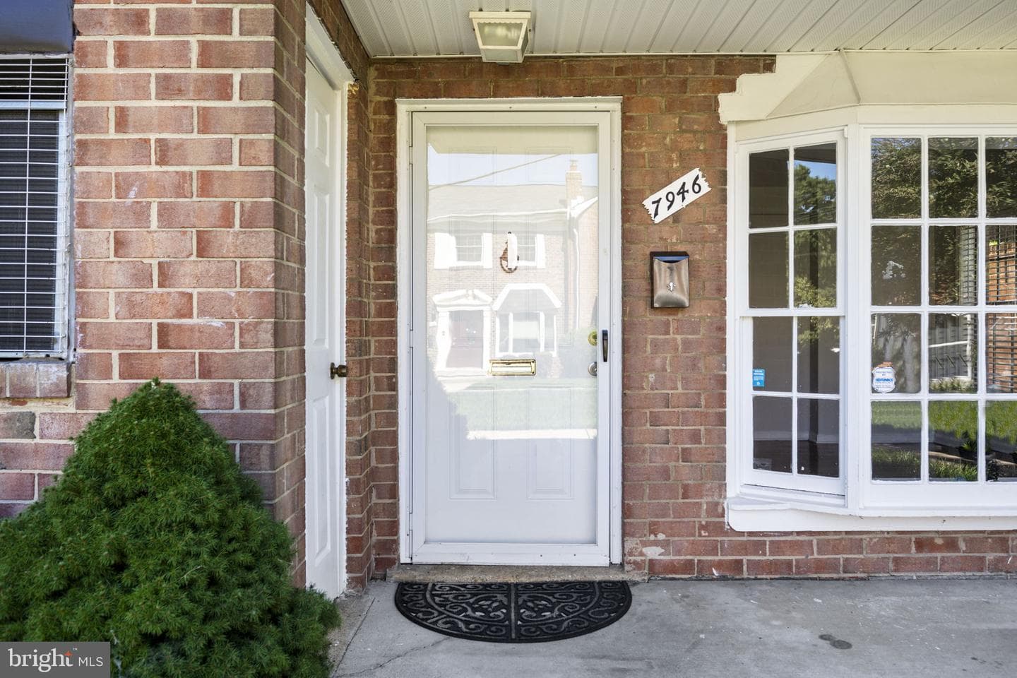 7946 Lakecrest Drive photo 3