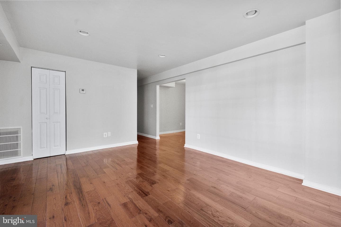 7946 Lakecrest Drive photo 4