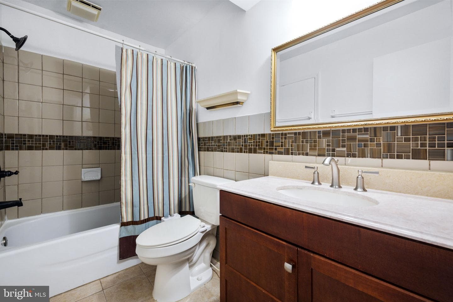 7946 Lakecrest Drive photo 8