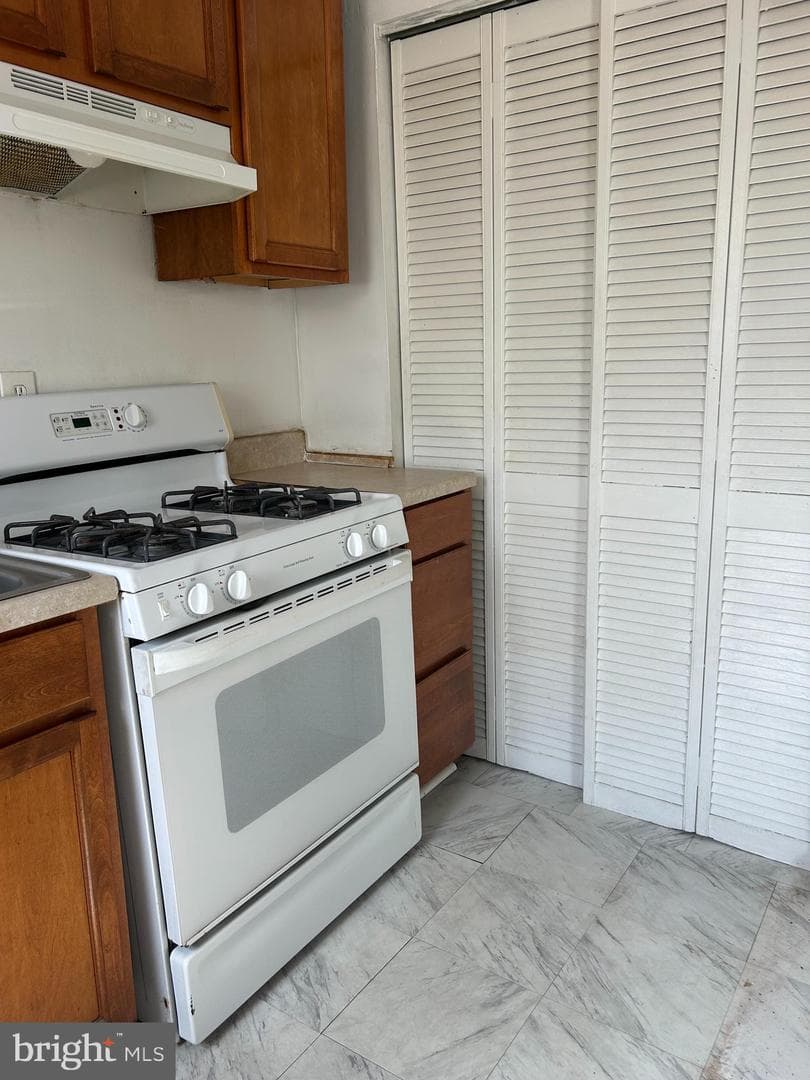 2507 Colebrooke Drive photo 3