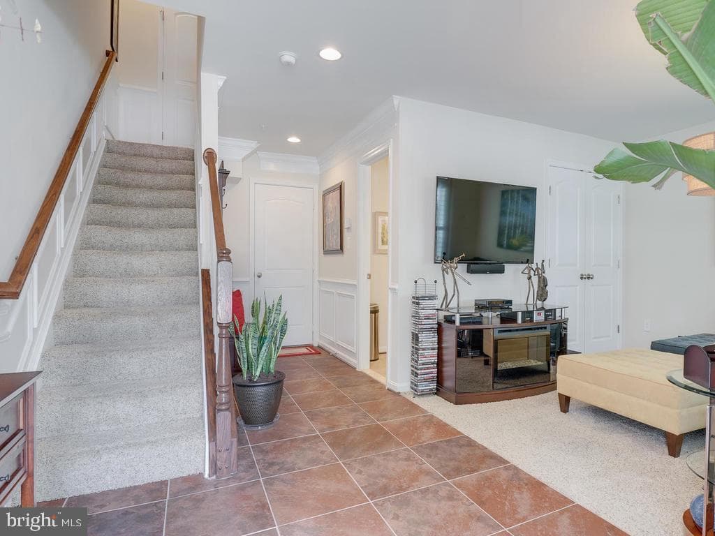 8920 Tower Place photo 4