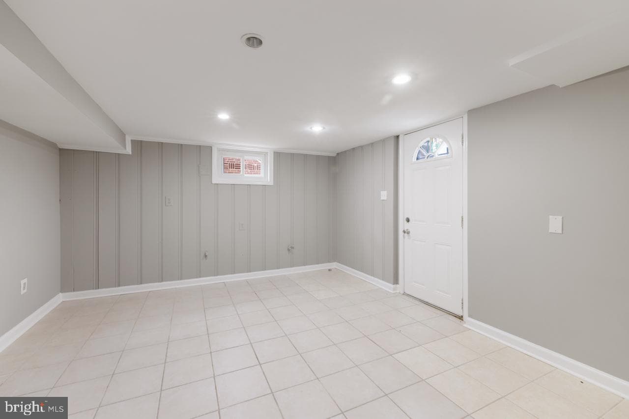 8901 48th Avenue photo 22