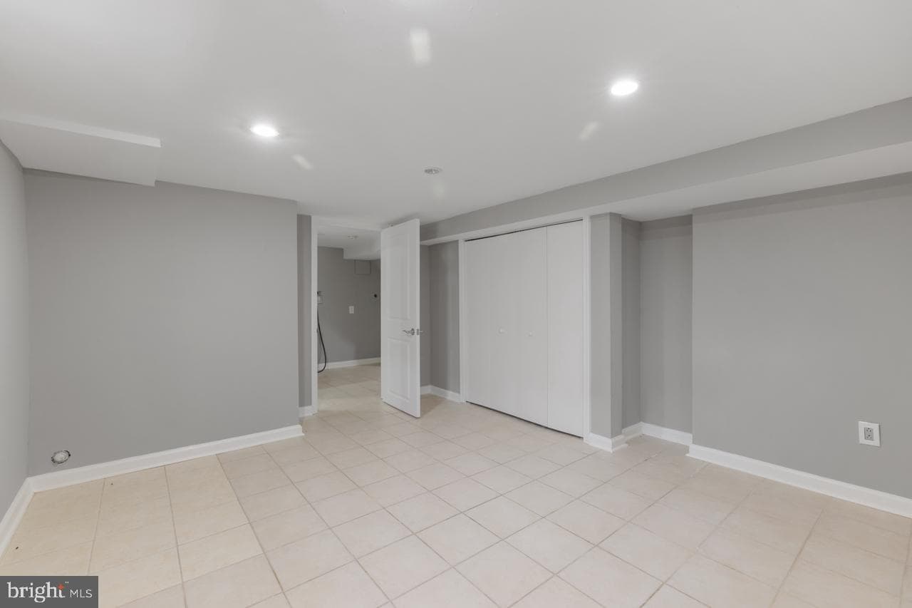 8901 48th Avenue photo 23