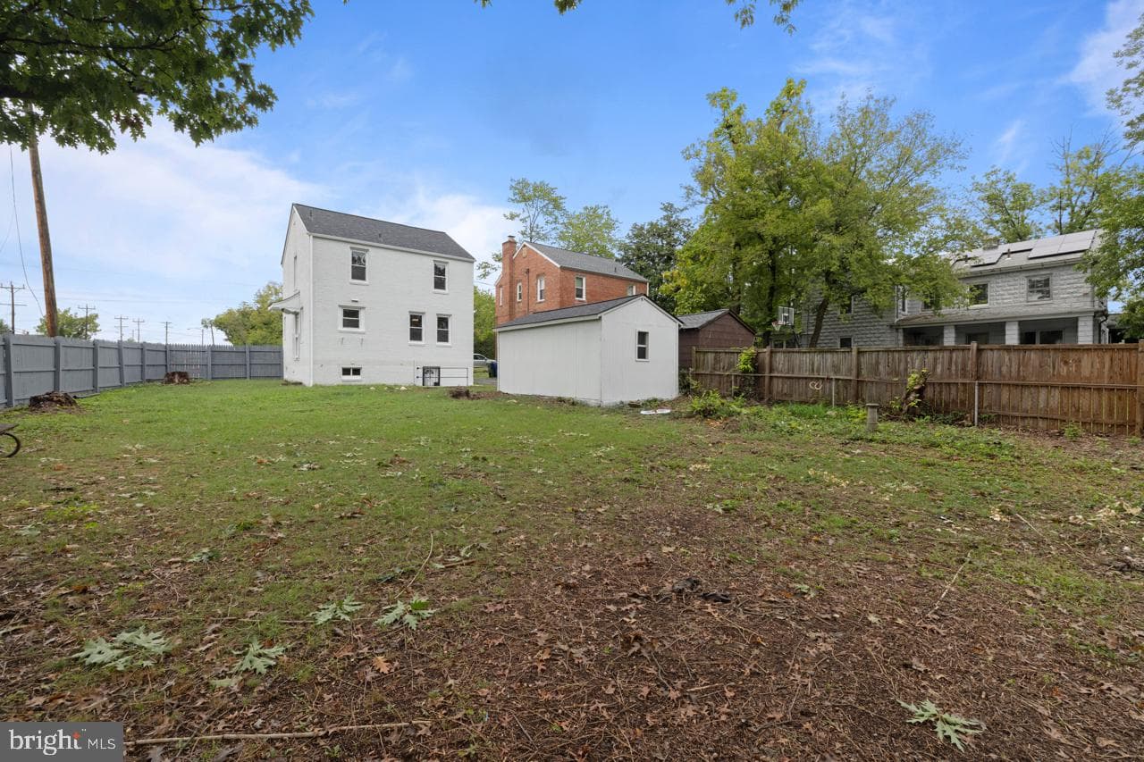 8901 48th Avenue photo 27