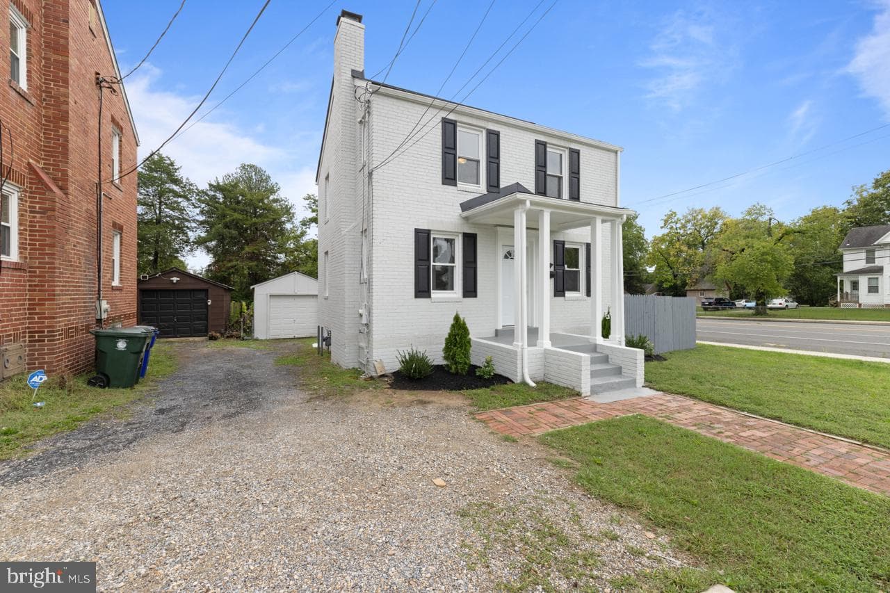 8901 48th Avenue photo 3