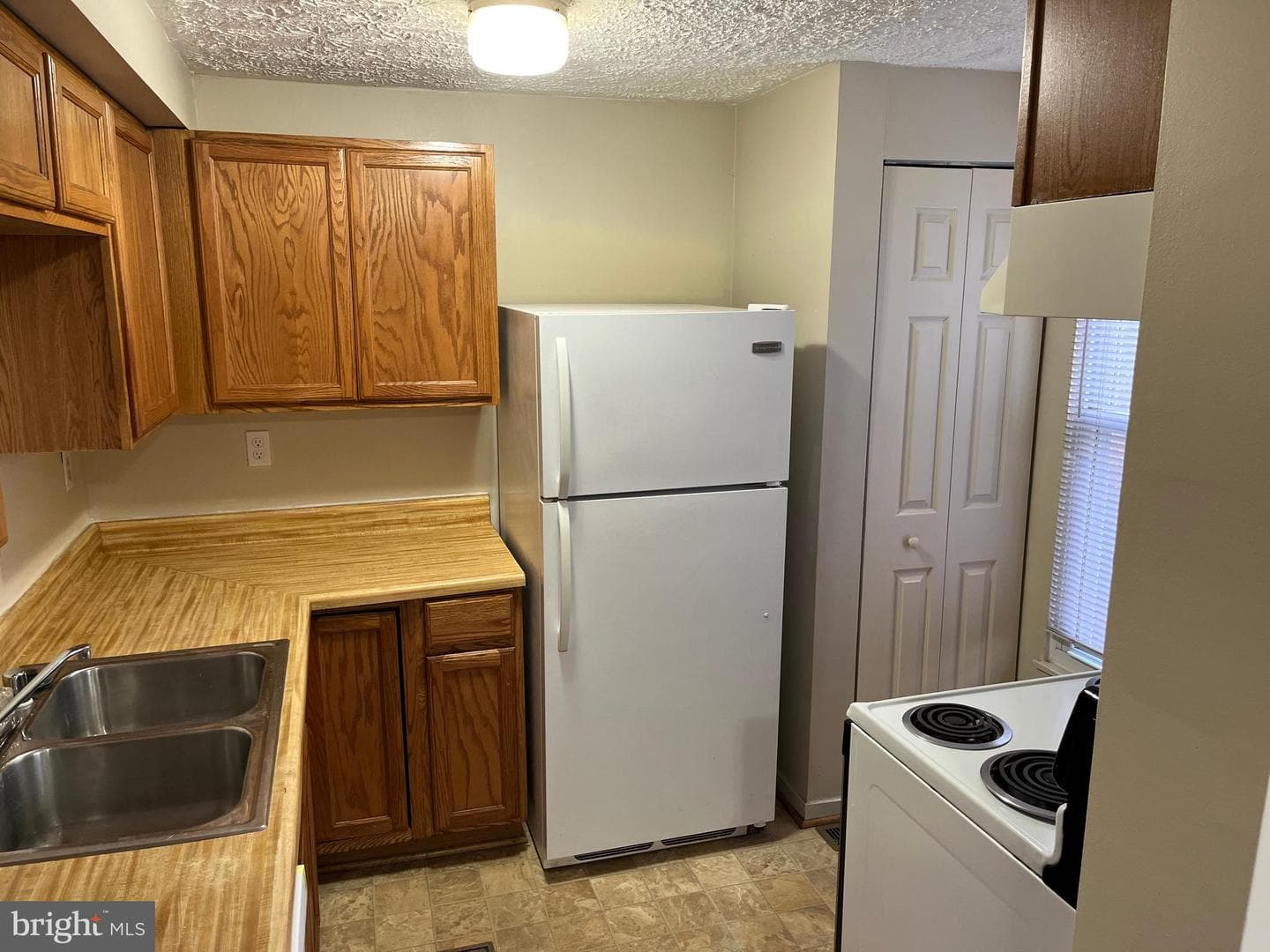 332 Shady Glen Drive photo 2