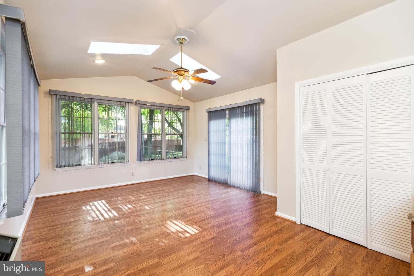 204 Kendle Street photo 8