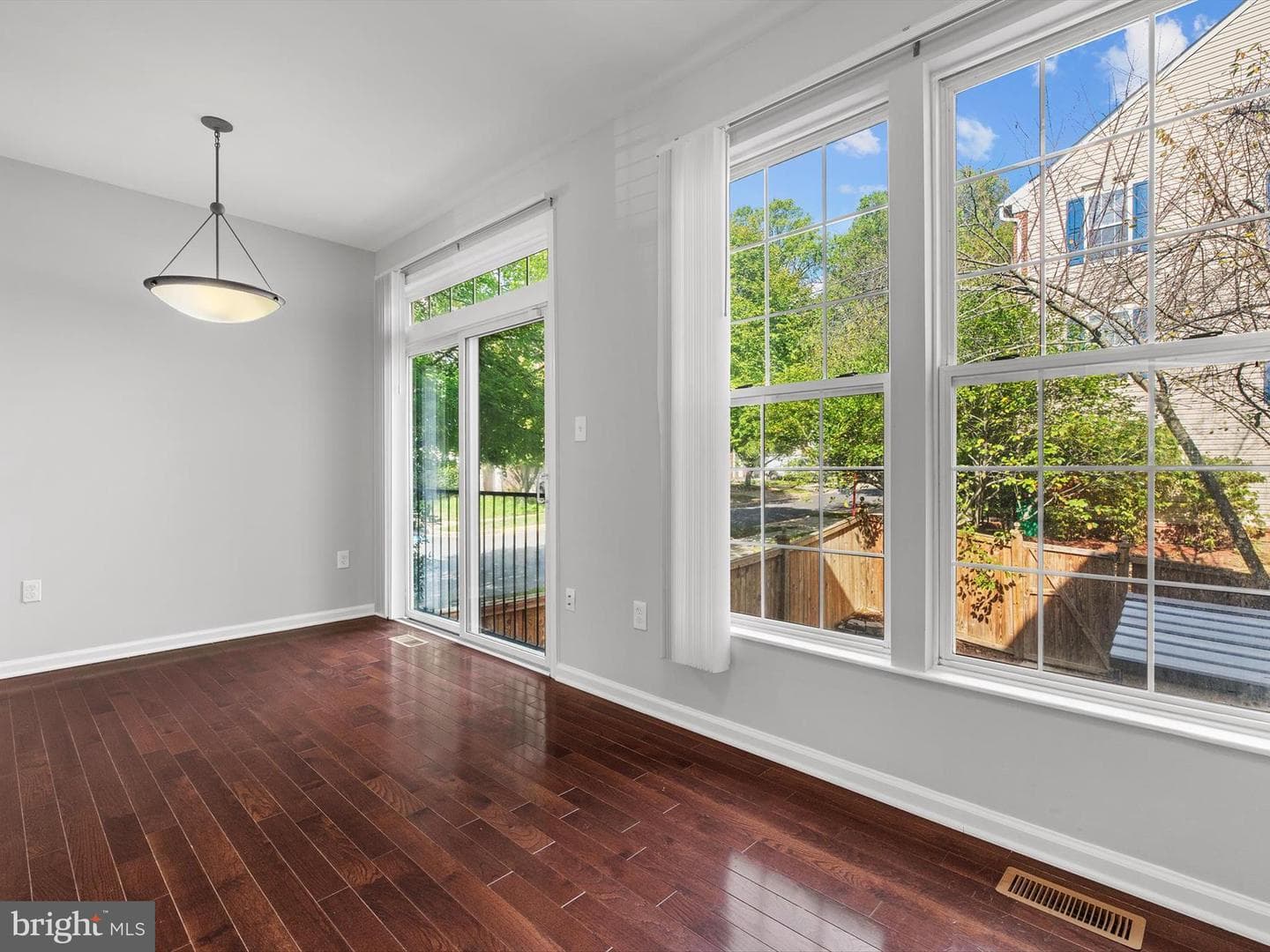 10000 Greenspire Way photo 12