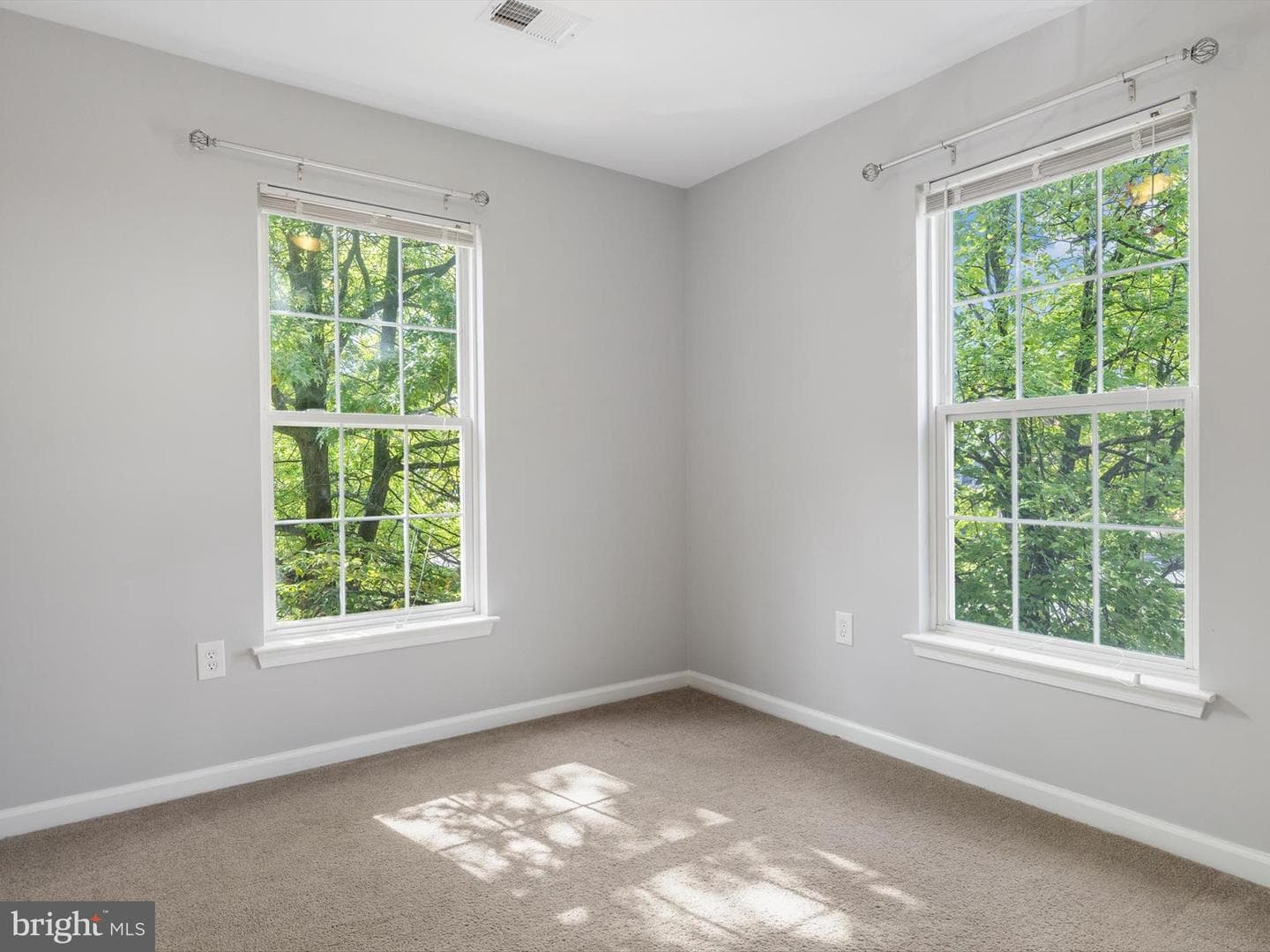 10000 Greenspire Way photo 17