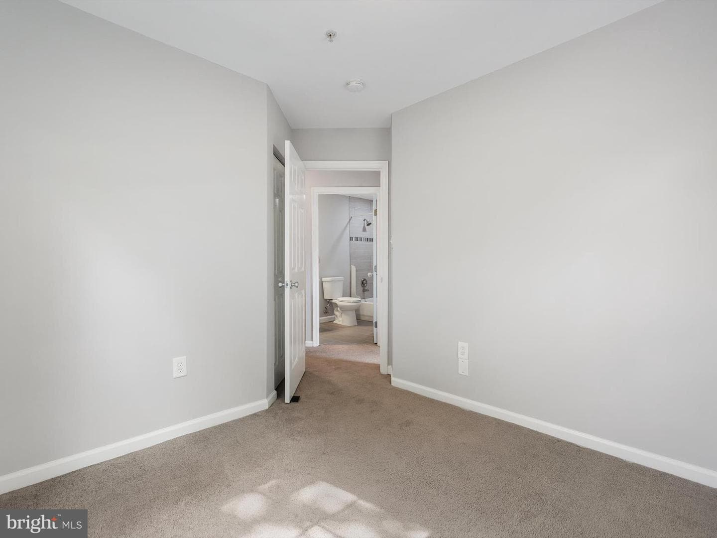 10000 Greenspire Way photo 18