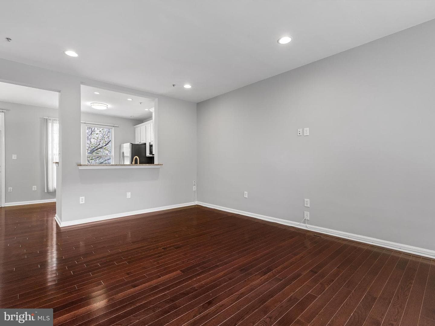 10000 Greenspire Way photo 4