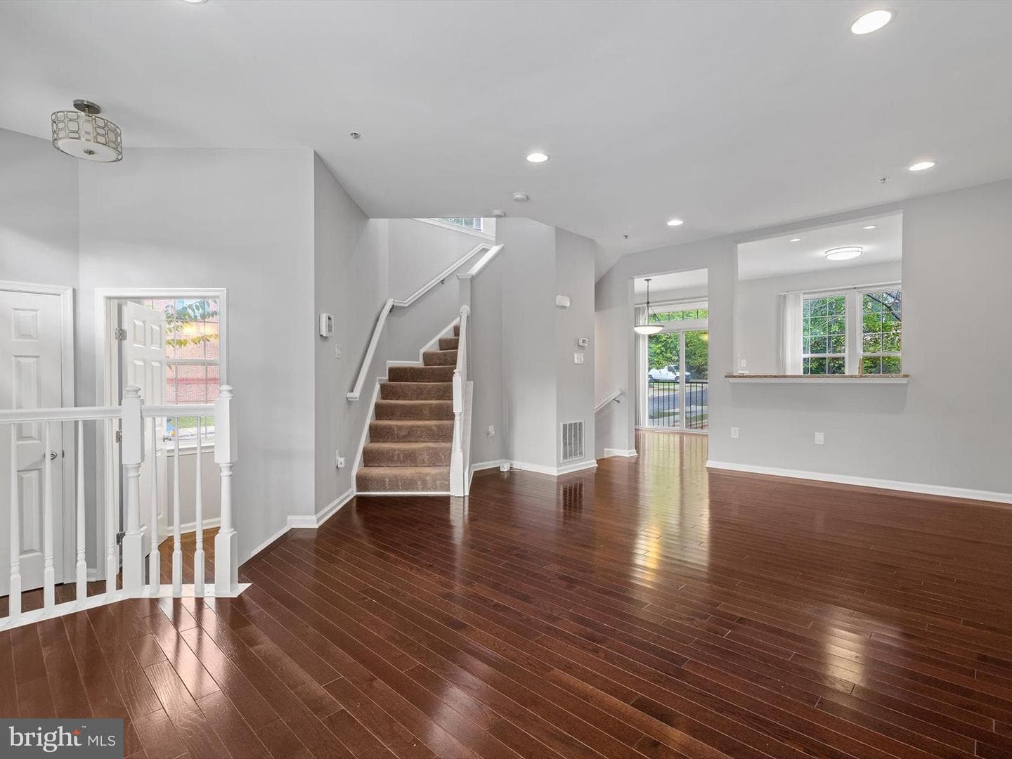 10000 Greenspire Way photo 5