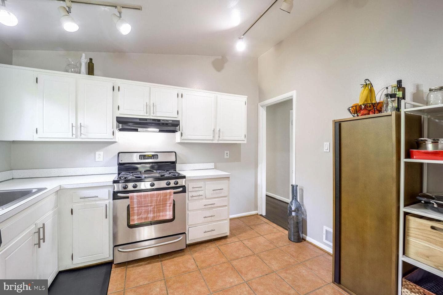 4602 Barbara Drive photo 11