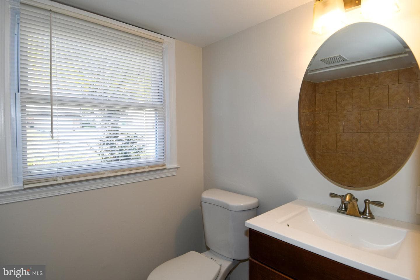 7706 Gambier Drive photo 40