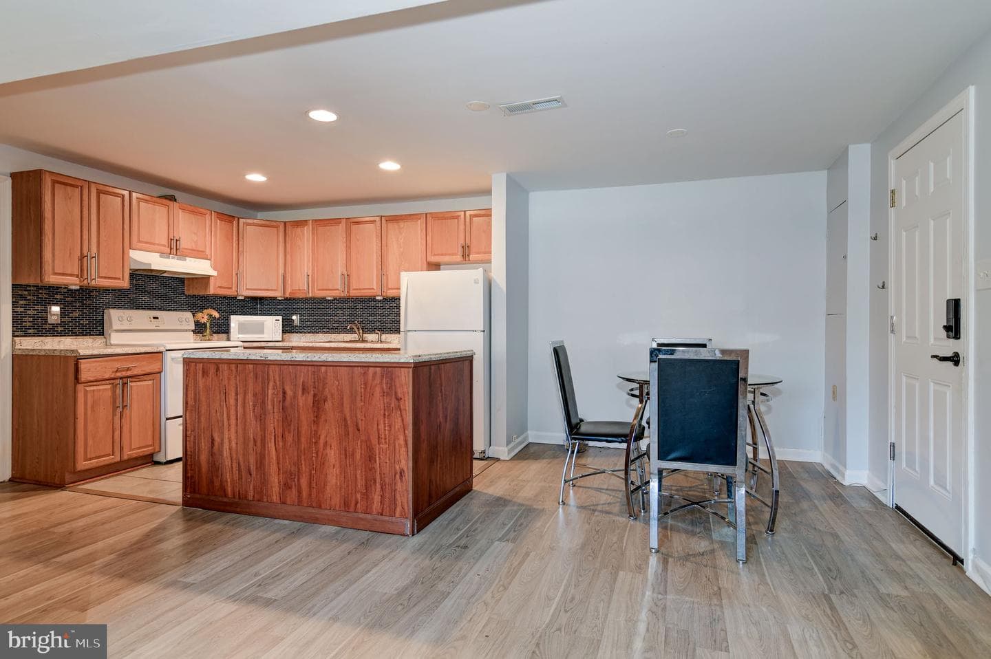 2105 Trafalgar Drive photo 17