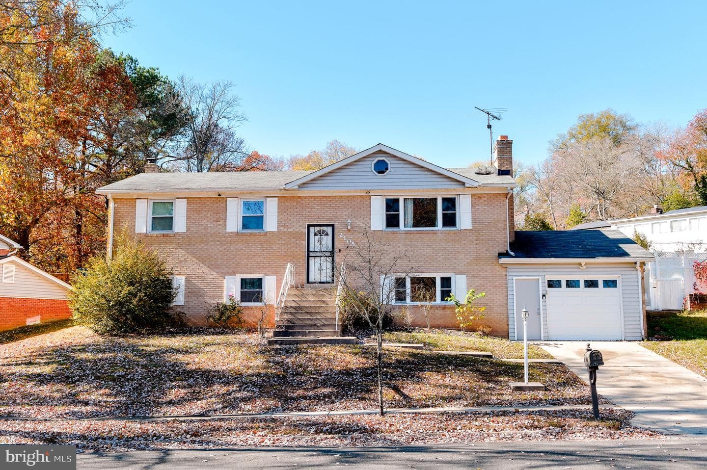 2105 Trafalgar Drive photo 2