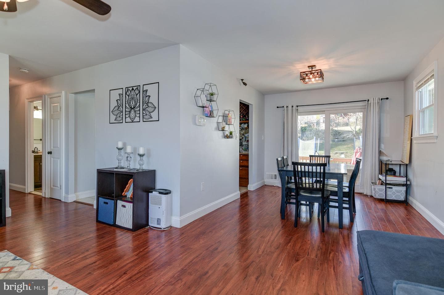 2105 Trafalgar Drive photo 5