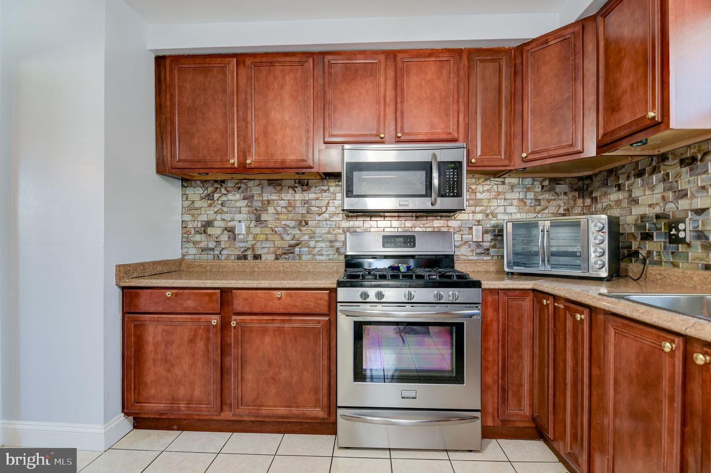 2105 Trafalgar Drive photo 7