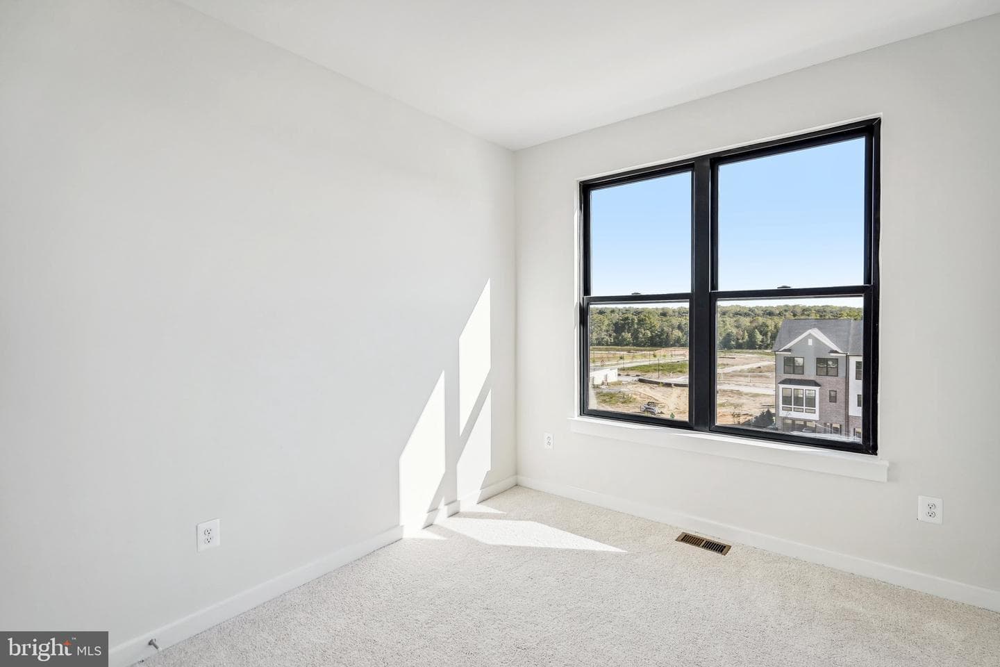 17216 Hardisty Way photo 20