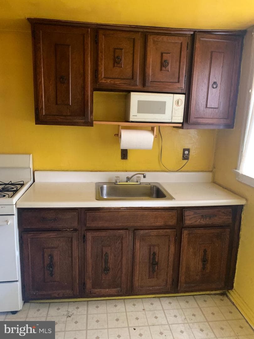 2413 Iverson Street photo 3