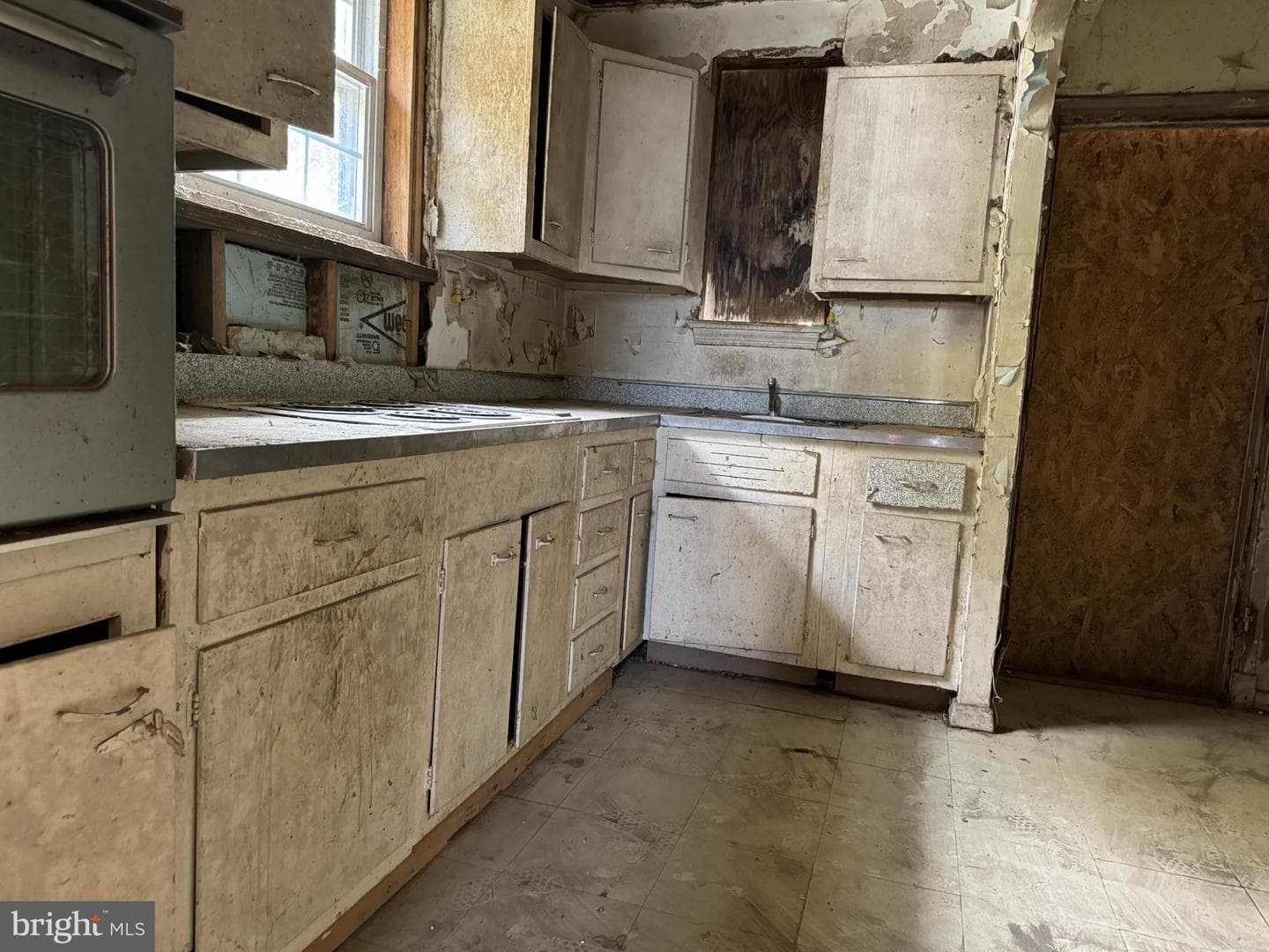 1600 Marblewood Avenue photo 3