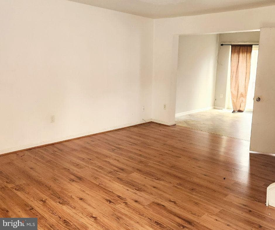 5819 Falkland Place photo 2