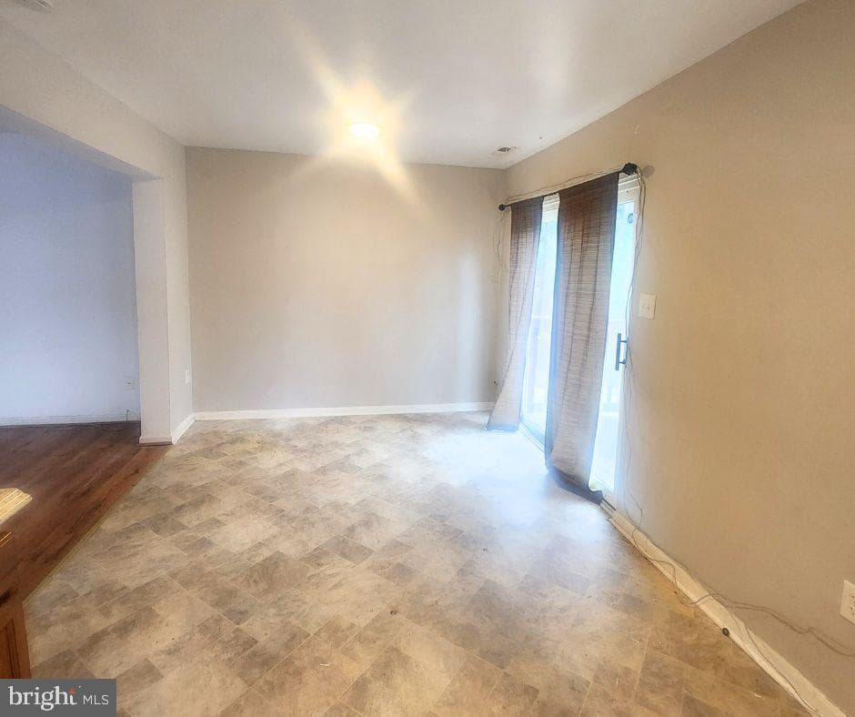 5819 Falkland Place photo 3